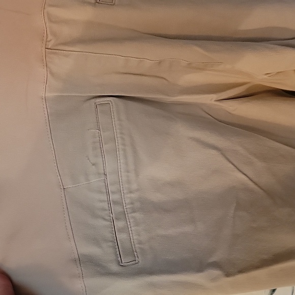 Old Navy Maternity Khaki Pixie Pants. Size 20 - Picture 4 of 6